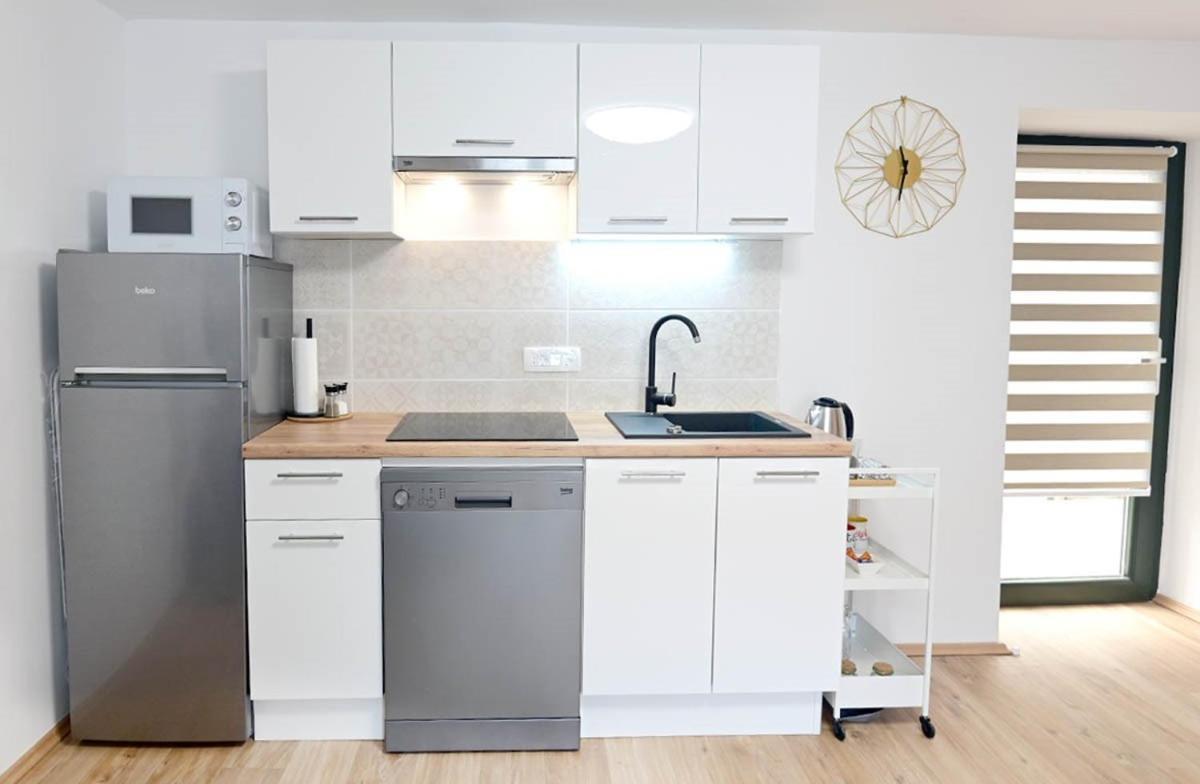 Apartment D & Studio L Dobrinj Esterno foto
