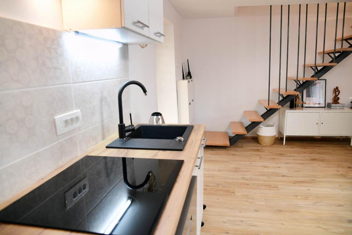 Apartment D & Studio L Dobrinj Esterno foto