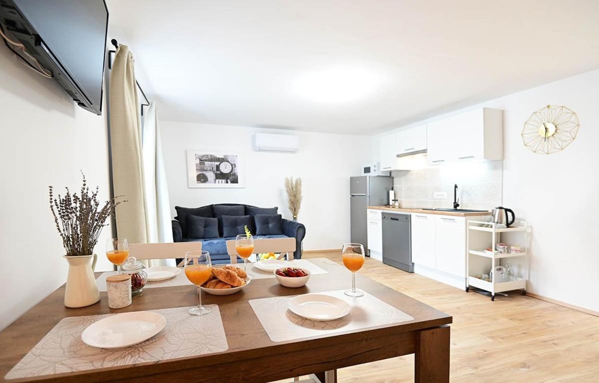 Apartment D & Studio L Dobrinj Esterno foto