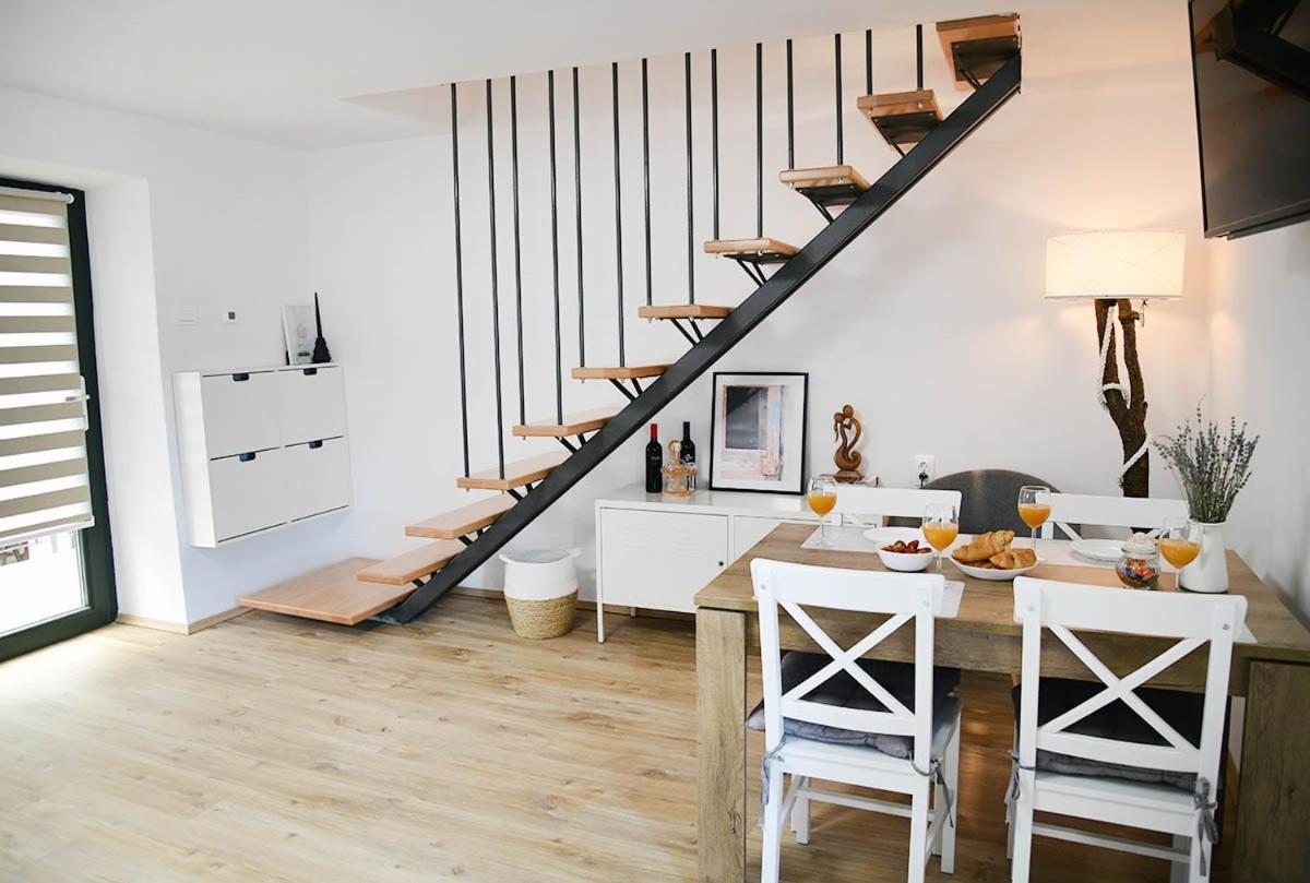 Apartment D & Studio L Dobrinj Esterno foto