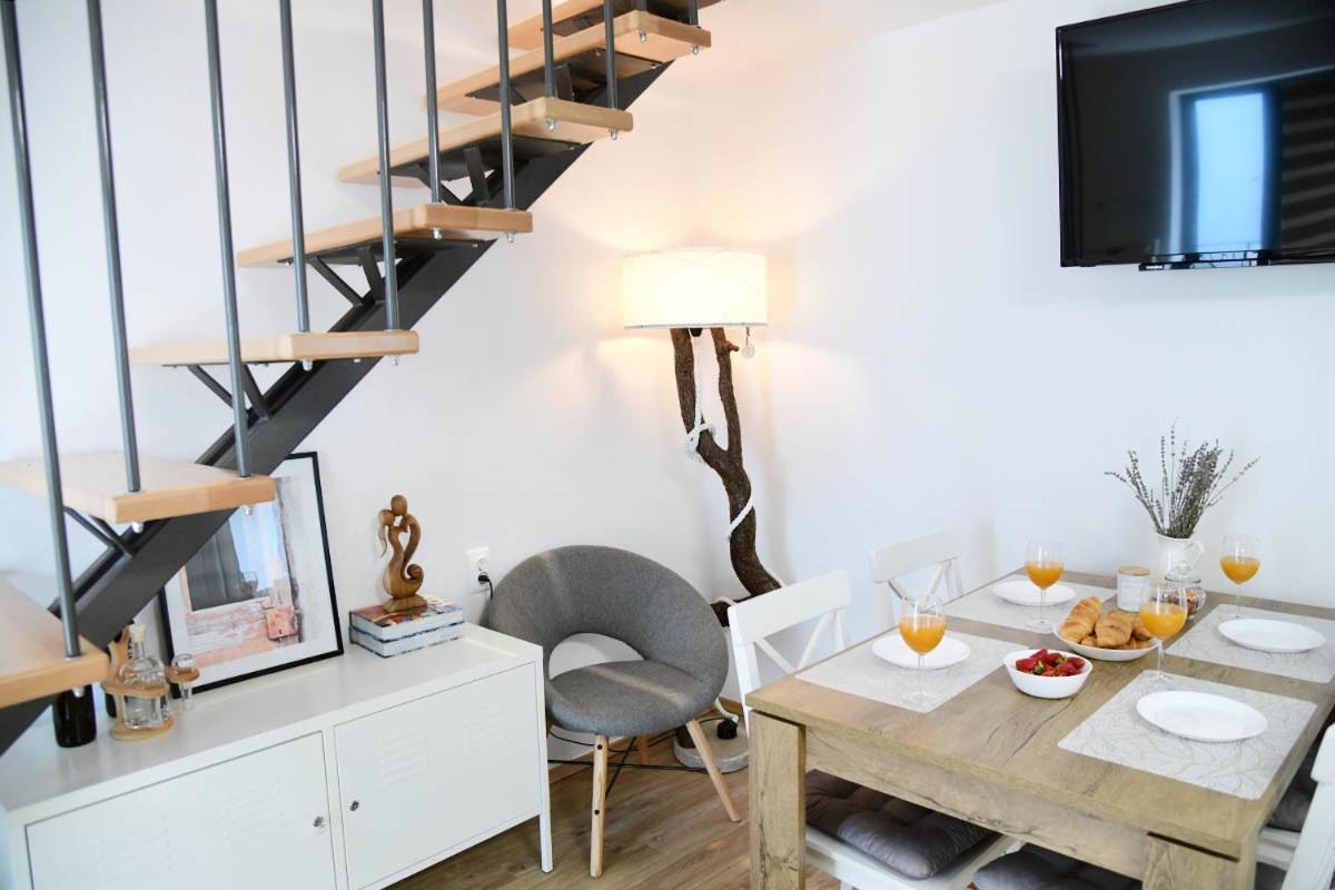 Apartment D & Studio L Dobrinj Esterno foto