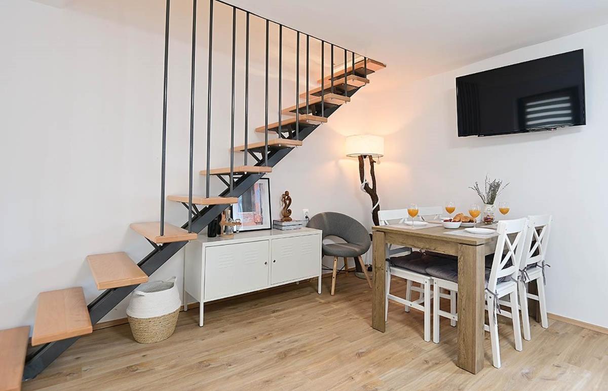 Apartment D & Studio L Dobrinj Esterno foto