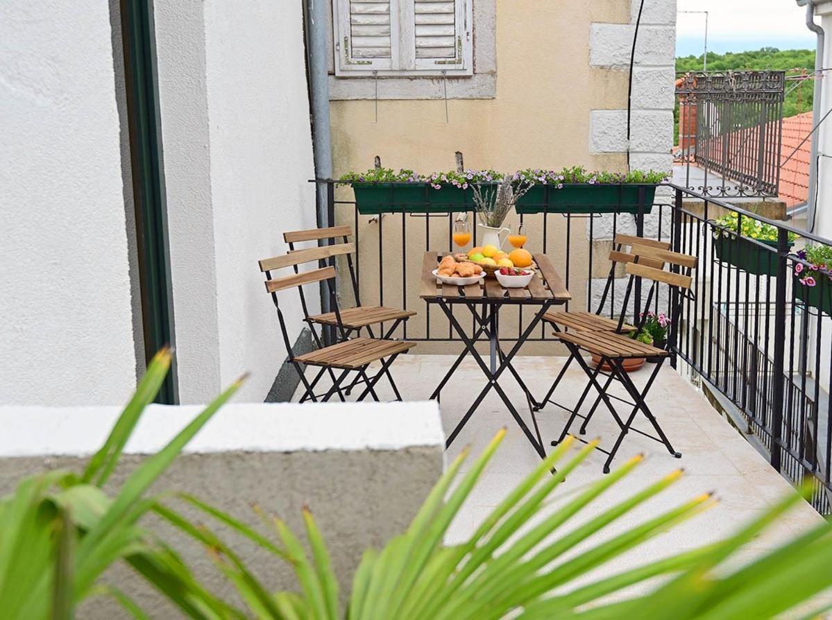 Apartment D & Studio L Dobrinj Esterno foto