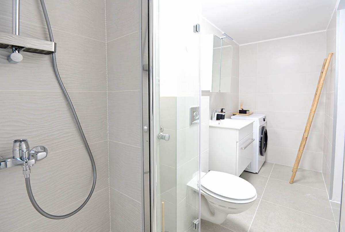 Apartment D & Studio L Dobrinj Esterno foto