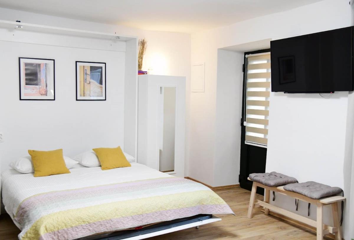 Apartment D & Studio L Dobrinj Esterno foto
