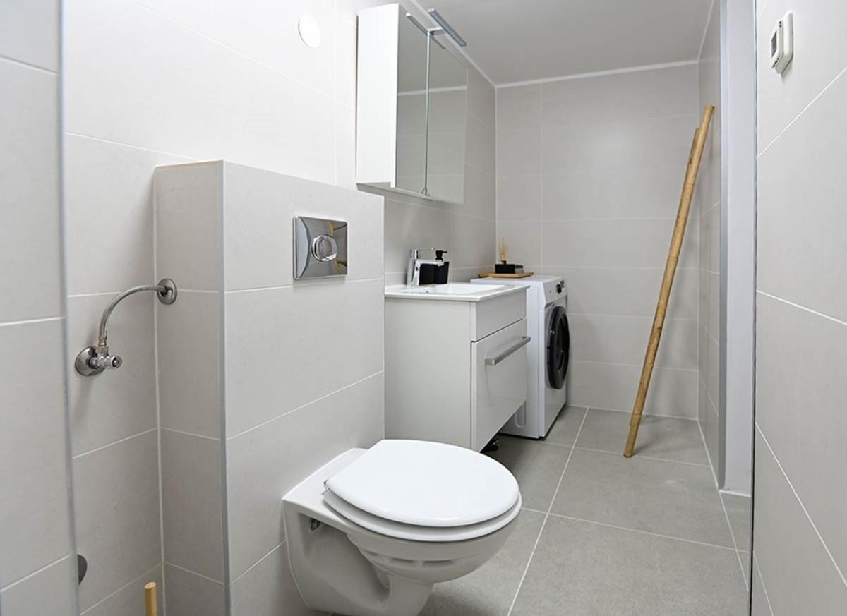 Apartment D & Studio L Dobrinj Esterno foto