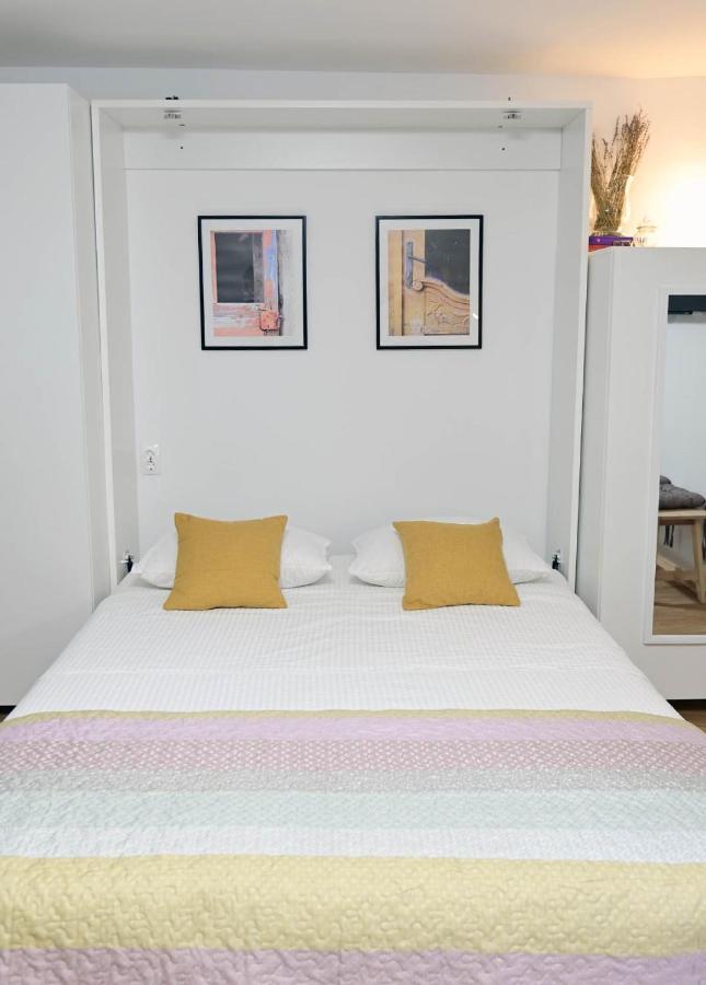 Apartment D & Studio L Dobrinj Esterno foto